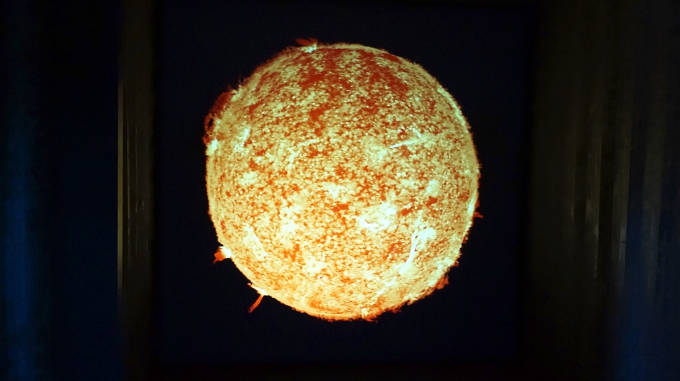 柳幸典「イカロス･コンテナ」（2018年）＠シドニービエンナーレ　Icarus Container, 2018 by Yukinori Yanagi at 21st Biennale of Sydney. Photo: HeapsArt