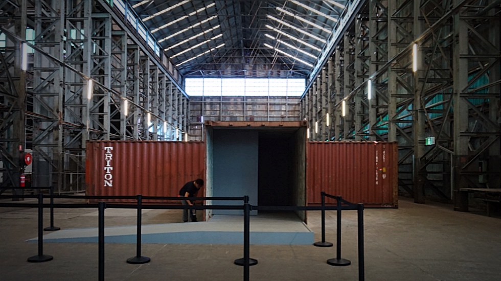 柳幸典「イカロス･コンテナ」（2018年）＠シドニービエンナーレ　Icarus Container, 2018 by Yukinori Yanagi at 21st Biennale of Sydney. Photo: HeapsArt