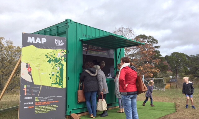 野外彫刻展ヒルビューの入り口