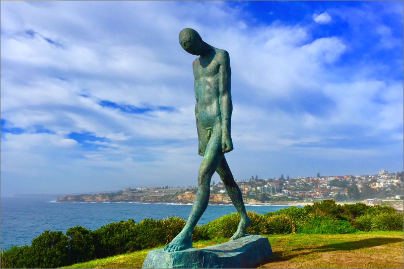 'Walking' by Wei Wang, Sculpture by the Sea, Bondi 2018 / Photo: HeapsArt
